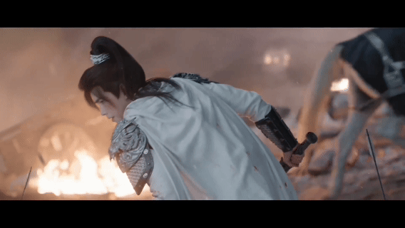 陈飞宇终于会用脸了陈飞宇不用原谅现偶了 段胥战损造型太绝！银甲沾血、发丝凌乱，破