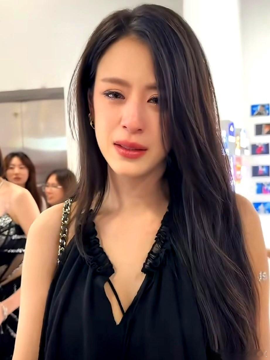都说综艺的瓜要反着吃，江语晨这事儿，算是把我看明白了。 四公现场，镜头扫过去，她