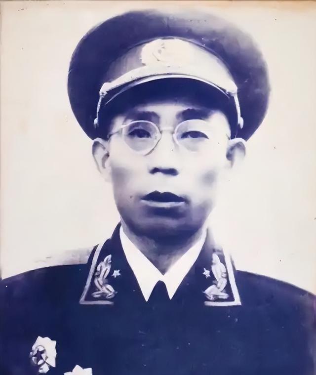 1939年齐会战役中，八路军第715团缴获了大批战利品，团长李文清从战利品挑了一
