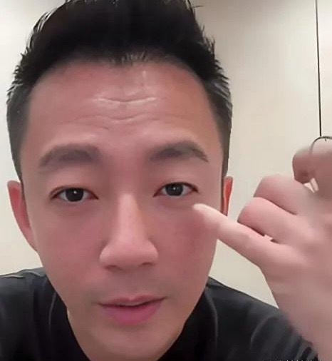 汪小菲直播又哭了，这次既不是哭自己，也不是哭大S，竟然是哭自己的女儿。其实早在大