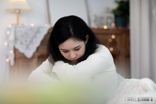 我认为不太好要：
1. 精神层面的“去物质化”
分手本质是情感的切割。把曾经的礼