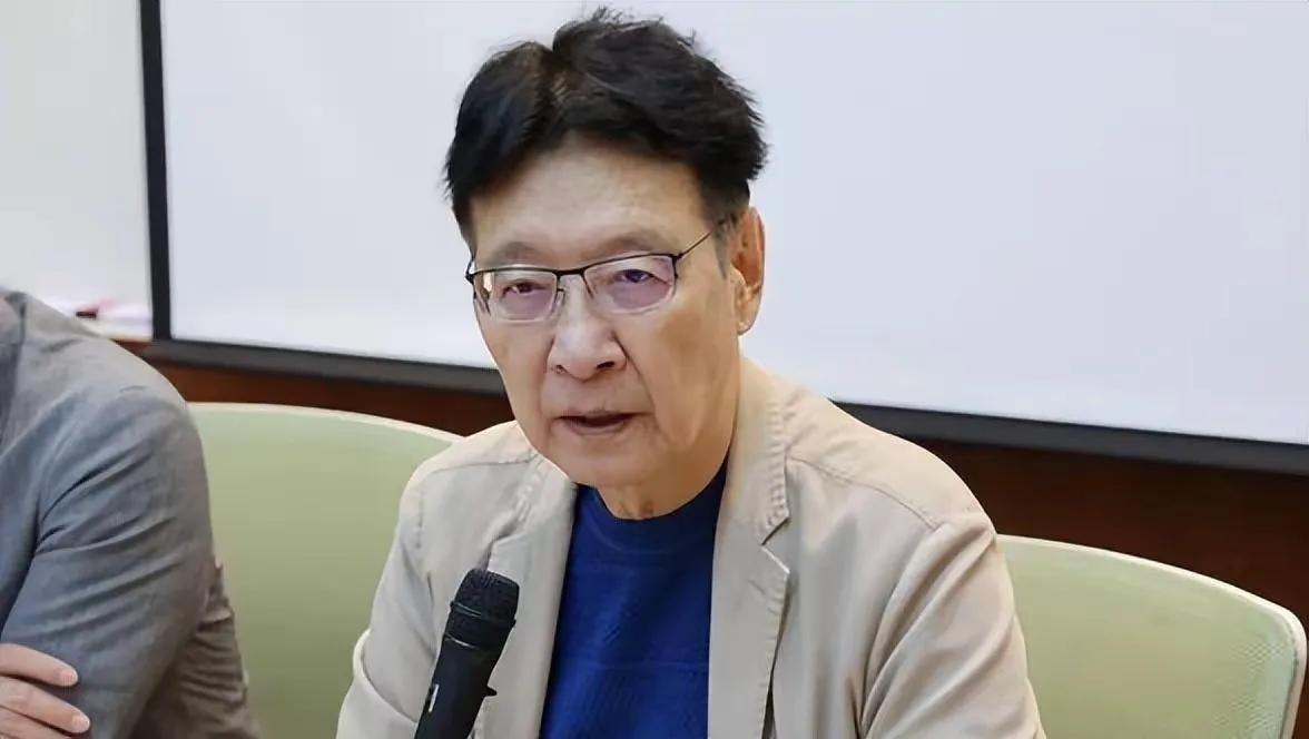 赵少康彻底被打垮了，也就是说赵少康的自信心被彻底打垮了。

陈凤馨在上赵少康的节