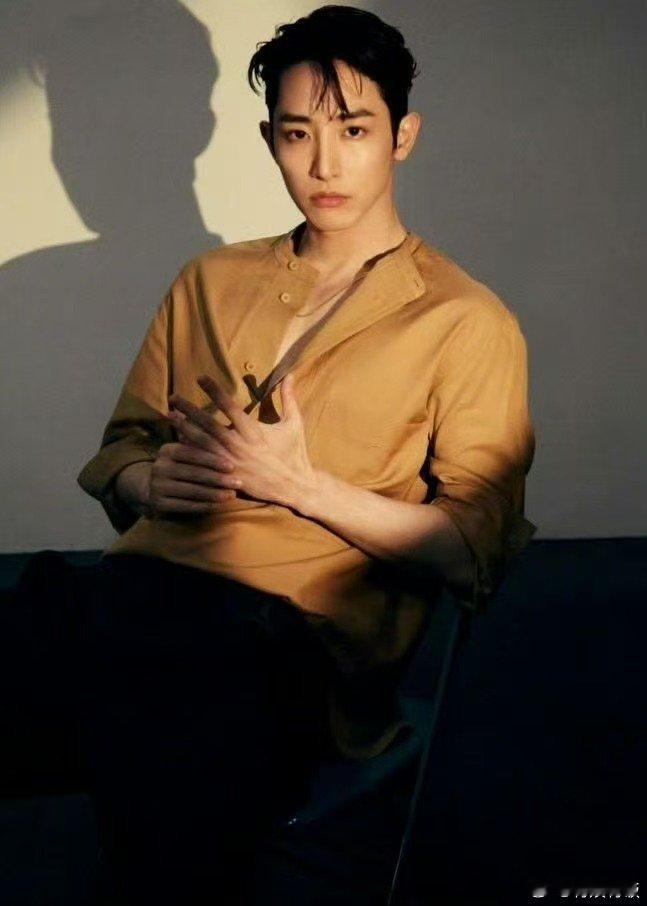 李洙赫签约SARAM李洙赫SARAM签约李洙赫签约SARAM，好耶。 ​​​