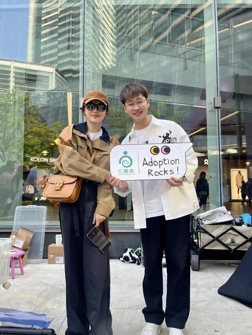 42岁孙俪带火了一种初秋新穿法：美拉德外套+阔腿裤，时髦又减龄