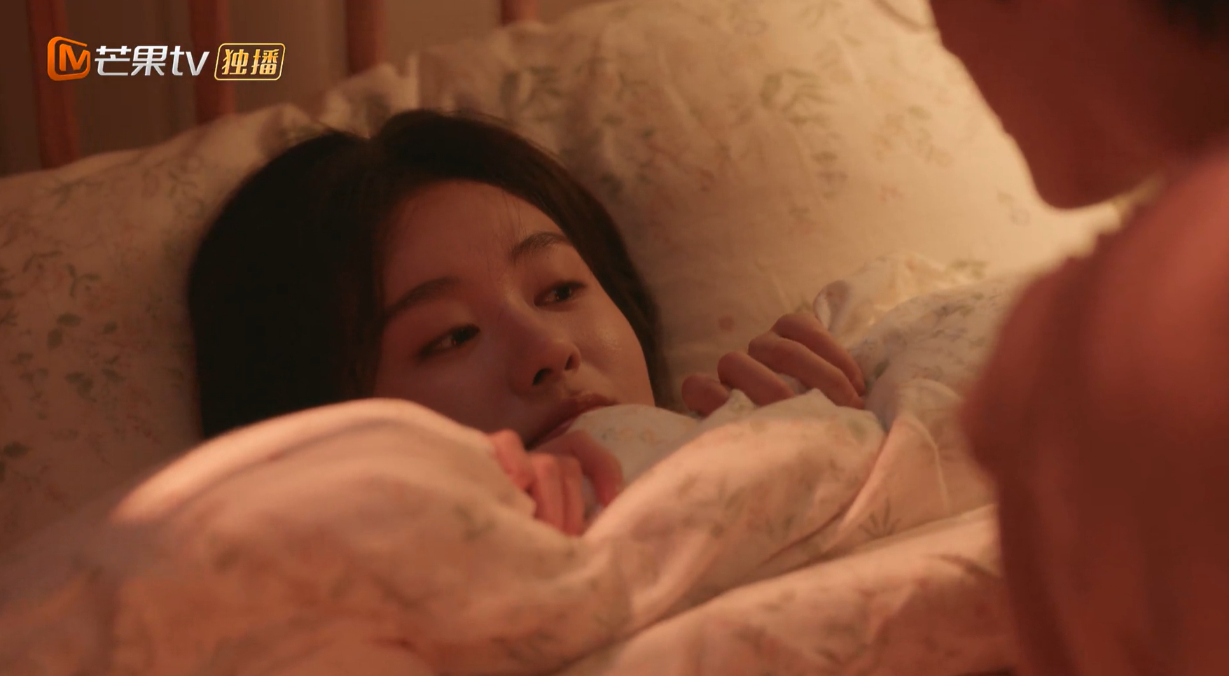 大家发现没许淮颂和阮喻表白后，虽说两个人亲完后剧情就跳到了二天早上许淮颂在做早餐