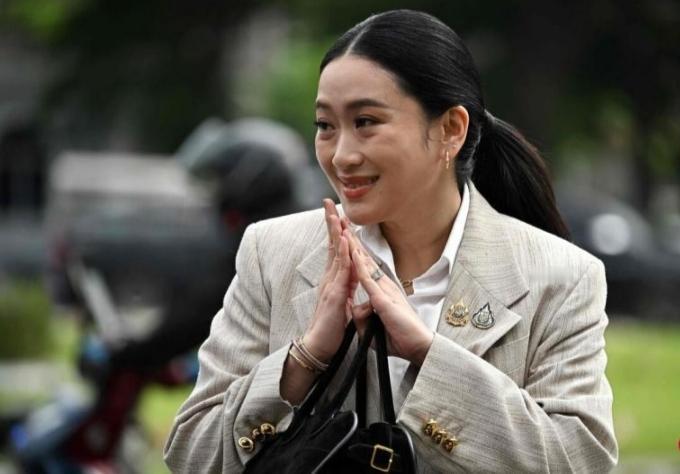佩通坦发表公开声明，宣布辞去为泰党党首职务。

她在声明中向全体党员、支持者及公