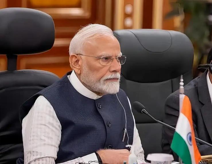 终于不遮掩了，最后的伪装也被扯下来了！印度总理莫迪已经做出选择，不论是在金砖国家