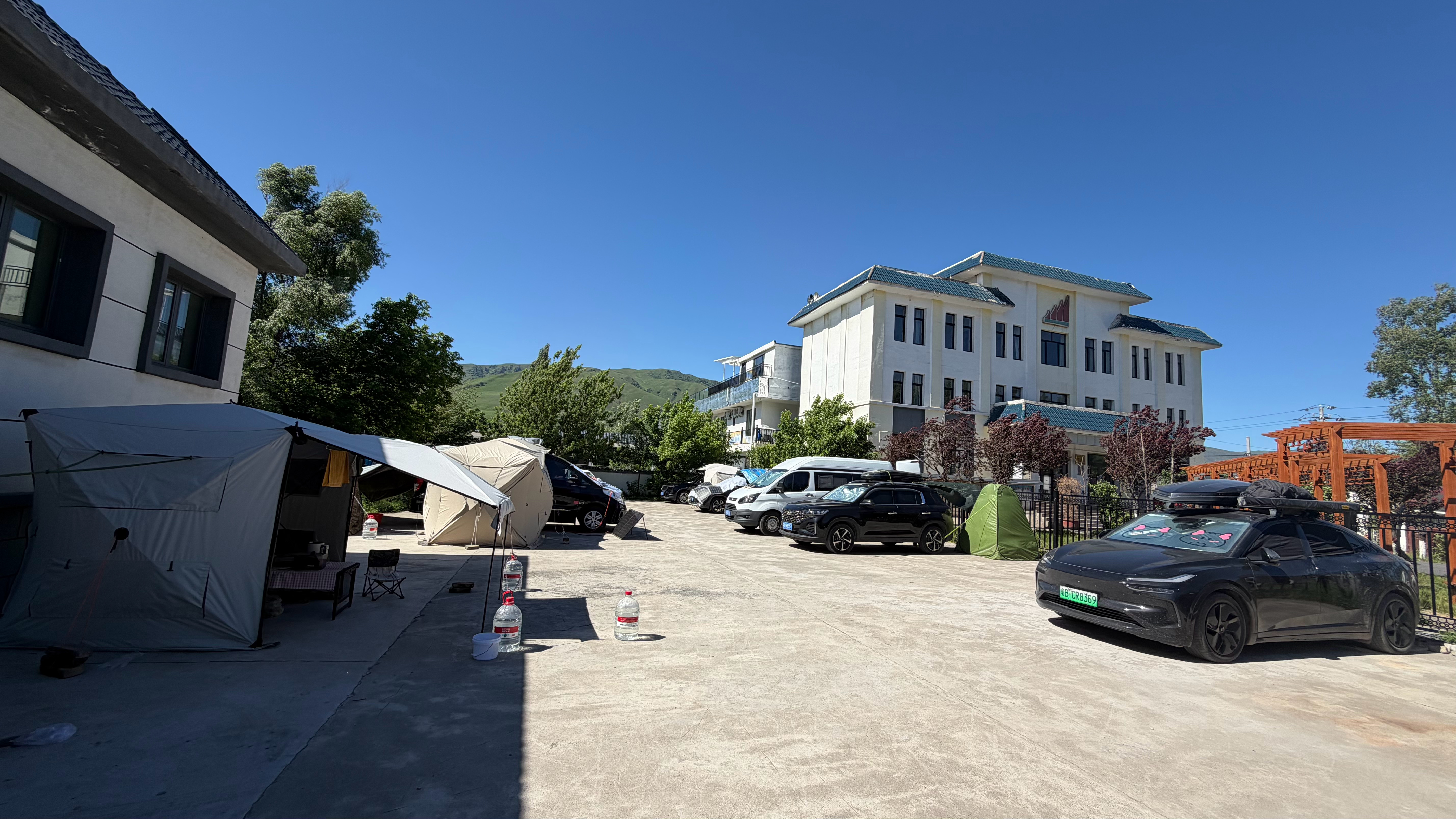 现在出来旅行，这种专门给自驾车用来露营的地方，真的好多有些收费10，20块钱一天