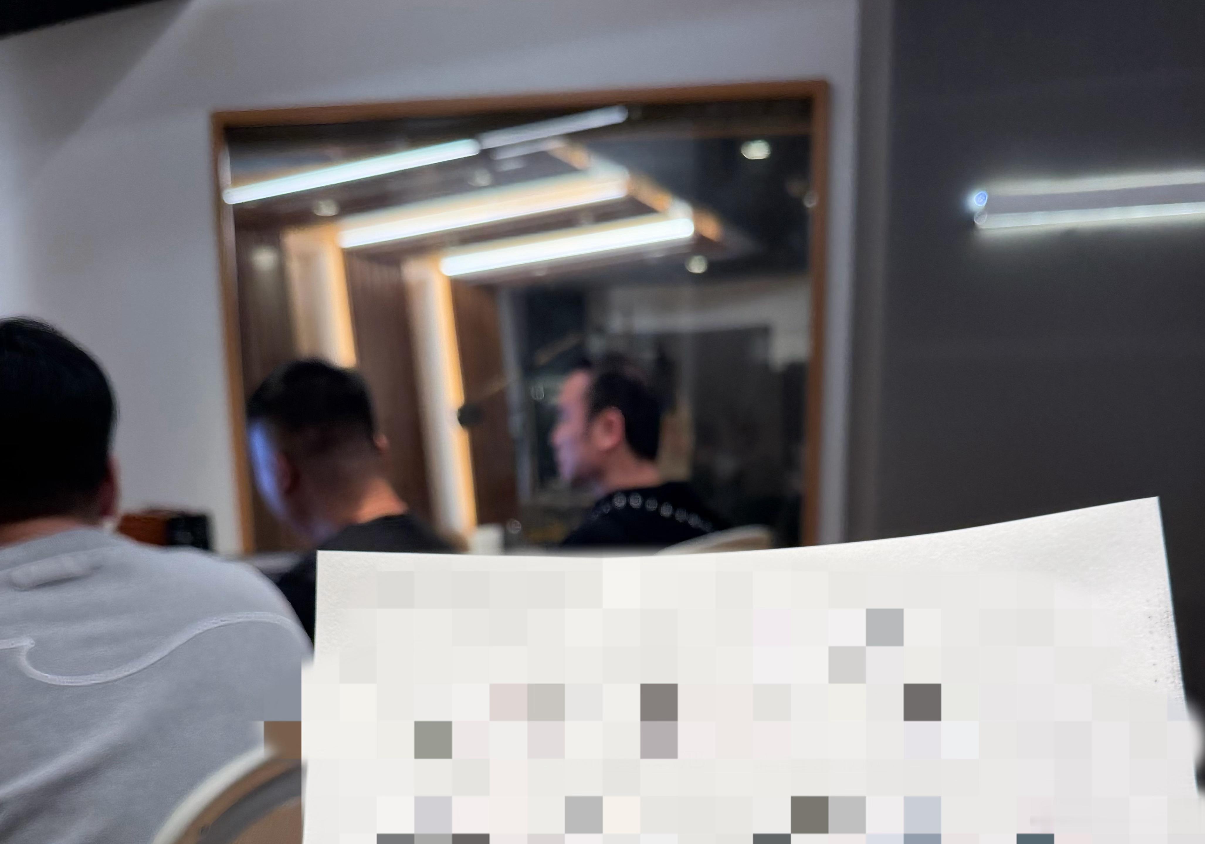 也是跟喜欢的歌手合作上了！听喜欢的歌手面对面现场录音，你们懂这种感觉吗，朋友们！