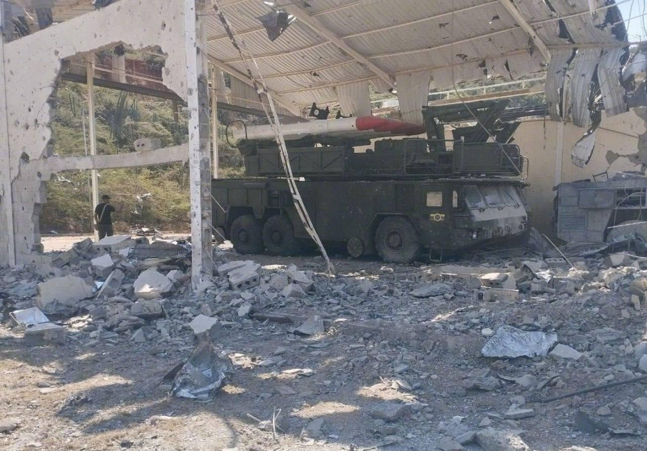 委内瑞拉停在车库的Buk-M2E防空系统遭美军摧毁。委美冲突 ​​​