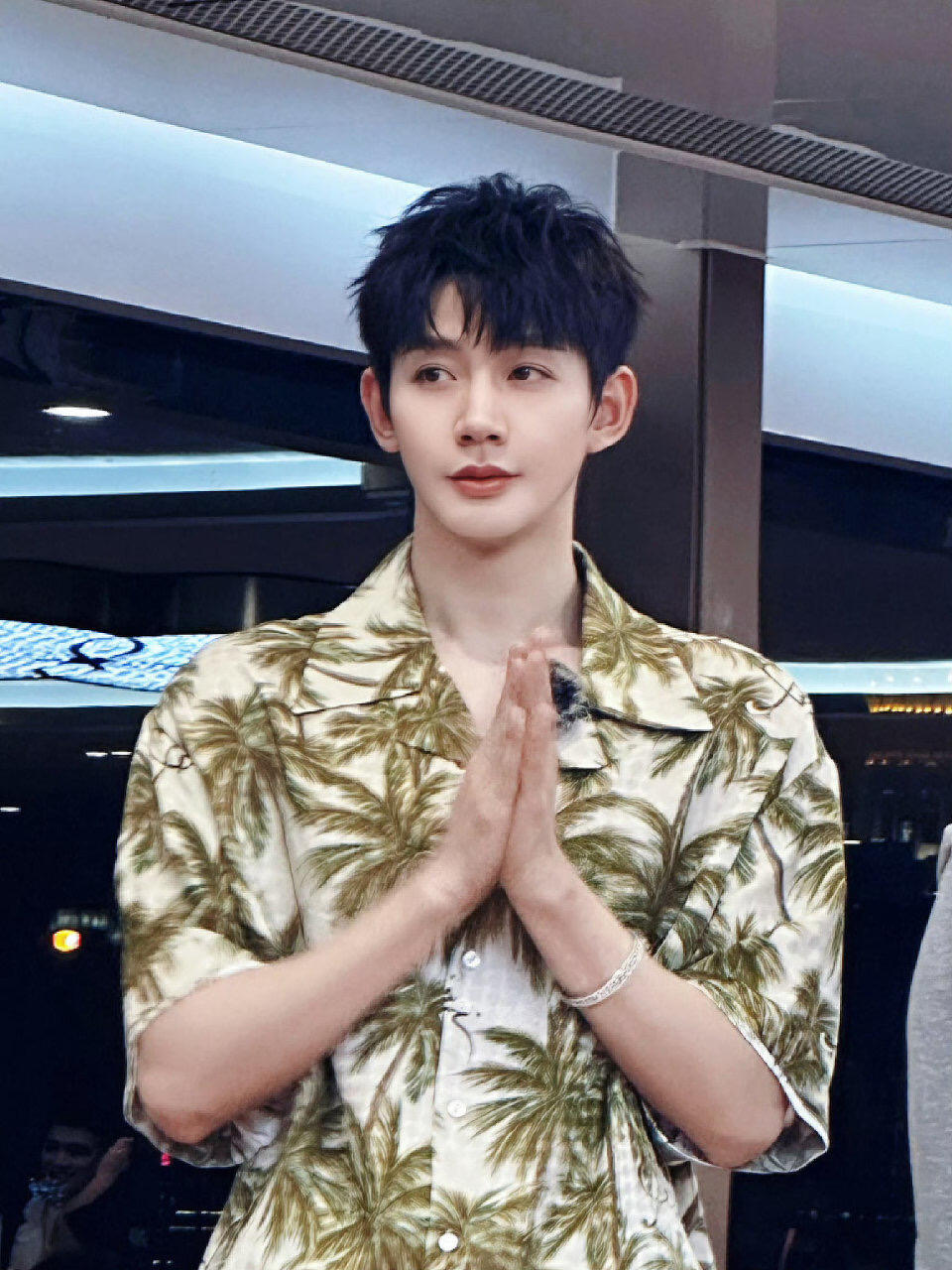邓为因为怕水逃过死亡问题花儿与少年花少这段问答真的戳中笑点！邓为被问两位姐姐掉水