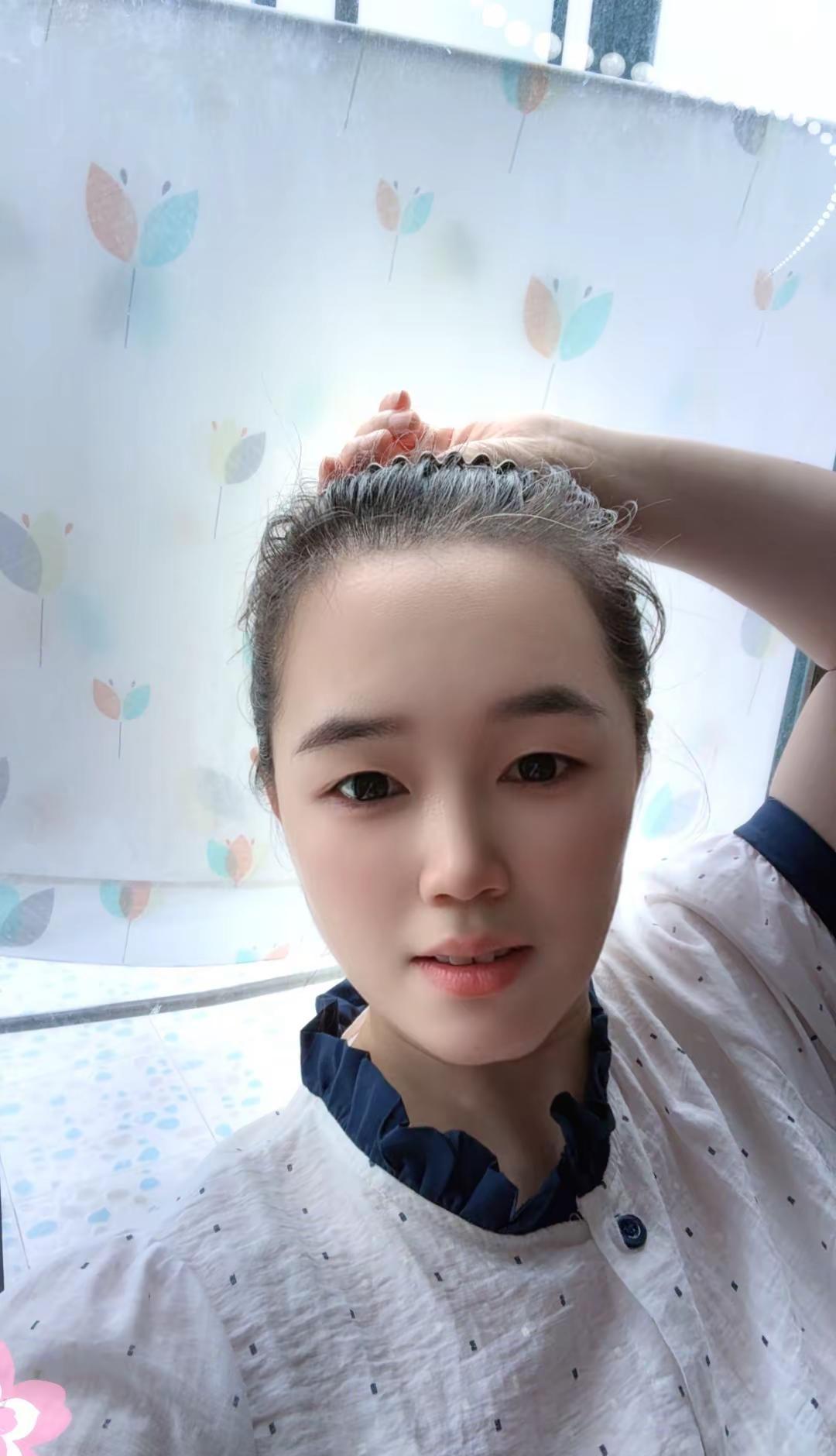 还有六年就盼到退休，心里总盼着咬牙坚持熬过去。生活再难，工作再累，也想撑到那个可