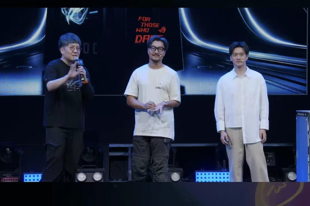 ROG20周年枪神10Plus超竞版无论是大型游戏驰骋还是专业内容创作，枪神10