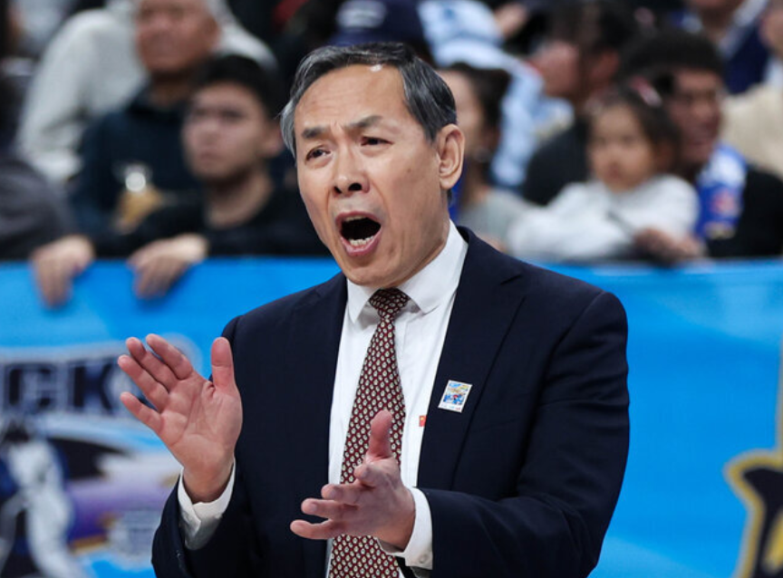 许利民：周琦明天还得到眼科去看看，还是眼睛的问题