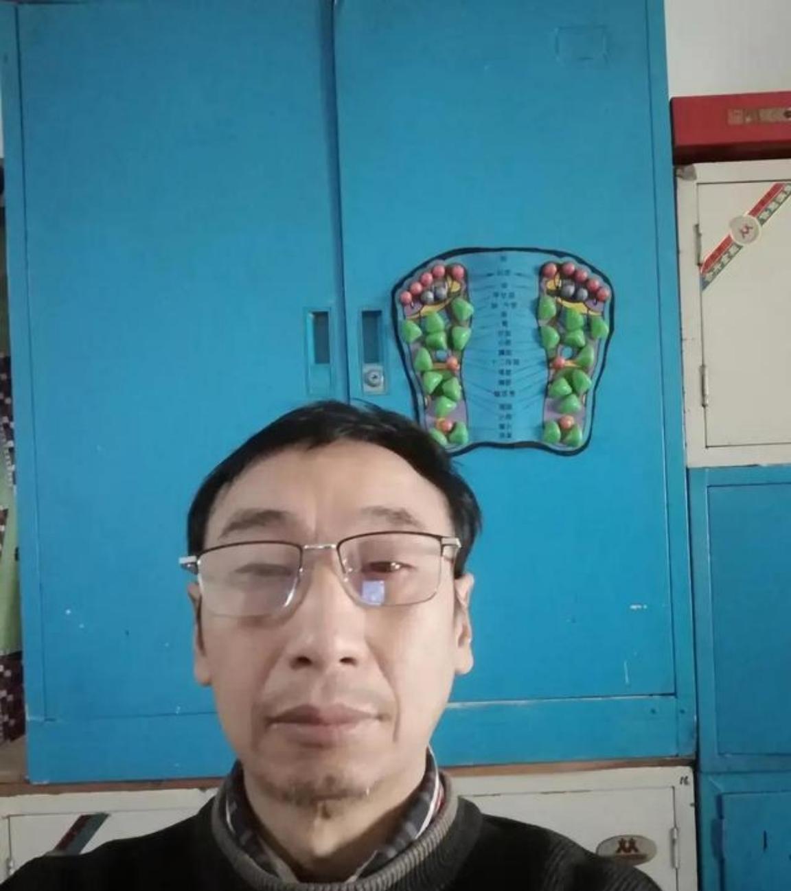 目前中国的两大问题，不是台湾问题，不是与美国的问题，也不是与日本问题，也不是负债