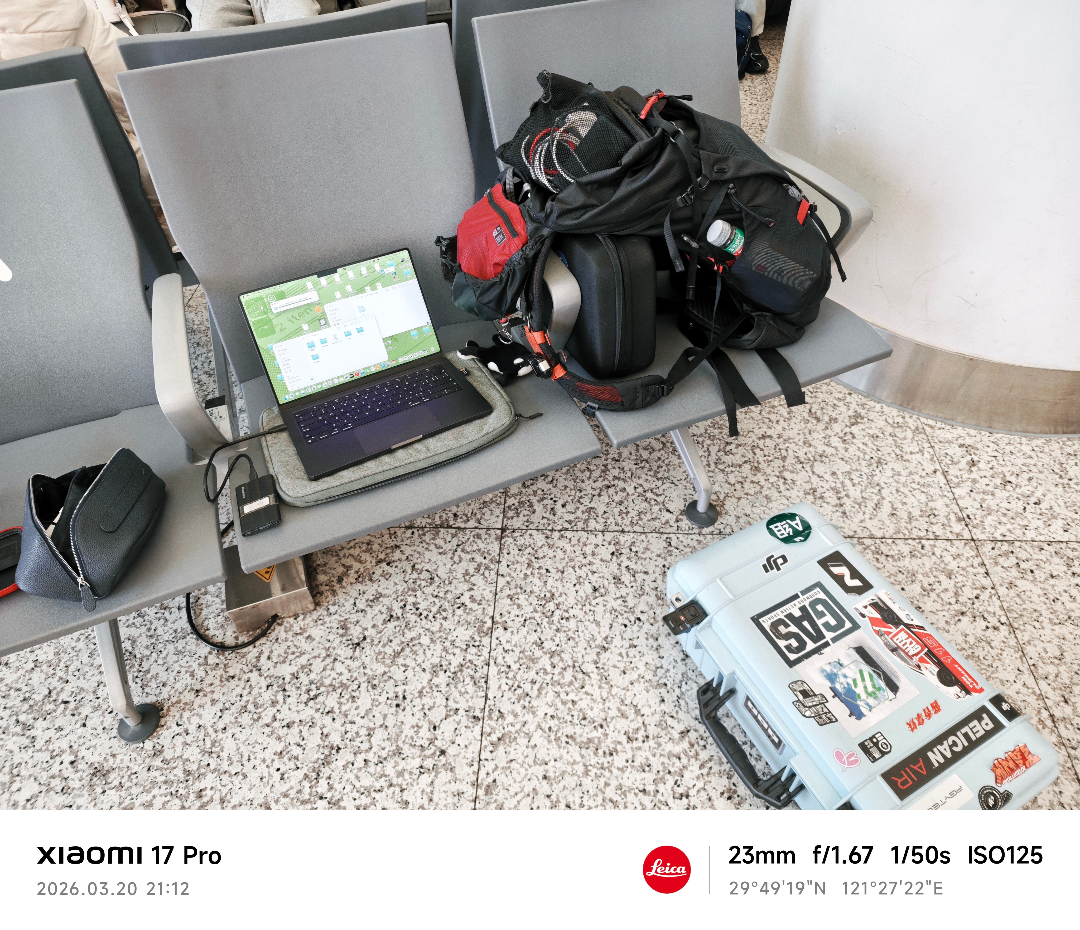 勤劳的我早上6点起床干到现在，一会儿飞到广州折腾到酒店睡俩小时又要起床继续干了 