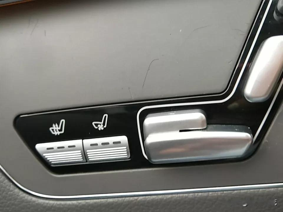 生命的本质

一场对抗熵增的奇迹之旅

生命的本质到底是什么？

这个问题困扰了