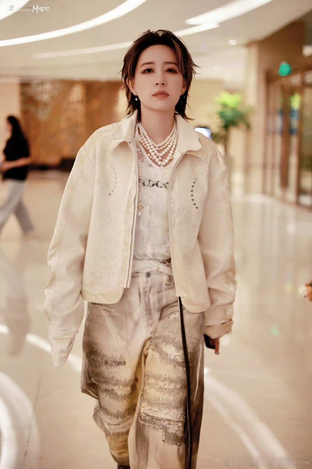 李斯丹妮认脸游戏玩成谁是卧底 乘风师姐火锅局师姐们欢乐齐聚火锅局，趣味认脸游戏氛