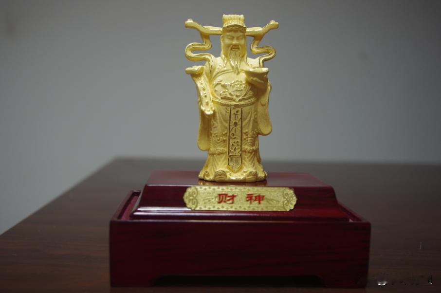 赚大发了！上周，我花了580万从远房堂叔手里接过了一家位于北京三里屯的饭店，前天