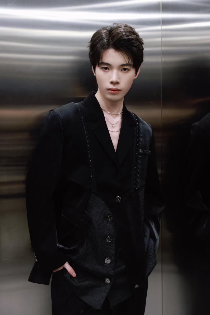 向鱼深V  新人打野向鱼 新人打野鱼鱼，太开门了！[哇] 