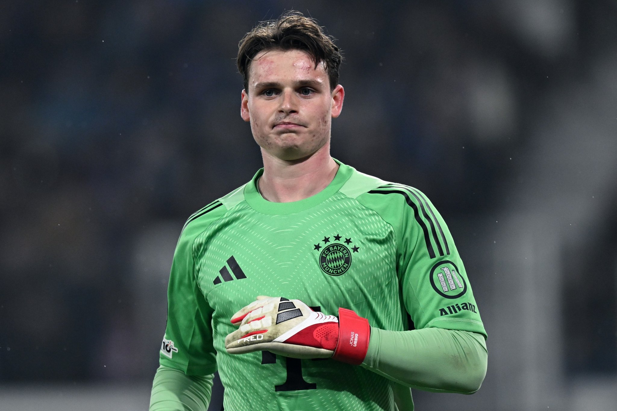 尽管乌尔比希昨天已经恢复训练，但他能否参加明天对阵亚特兰大的比赛仍未确定。乌尔比