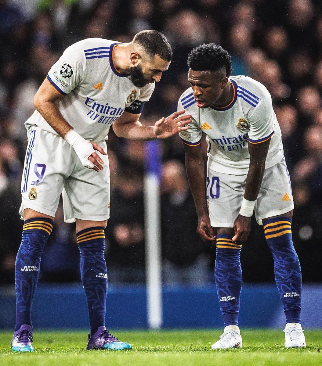 皇马 阿斯:维尼修斯：“我最喜欢的队友？是卡里姆·本泽马。我们只需通过眼神交流就