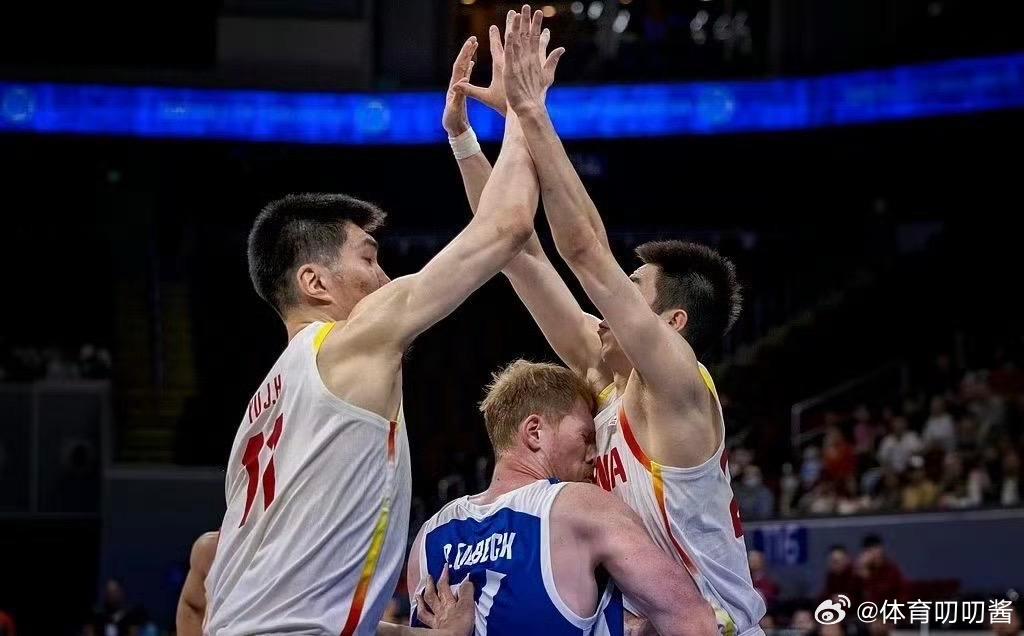 余嘉豪说一切都值得  中国男篮世预赛第二窗口期取得两连胜，五次转机，跨越几万公里