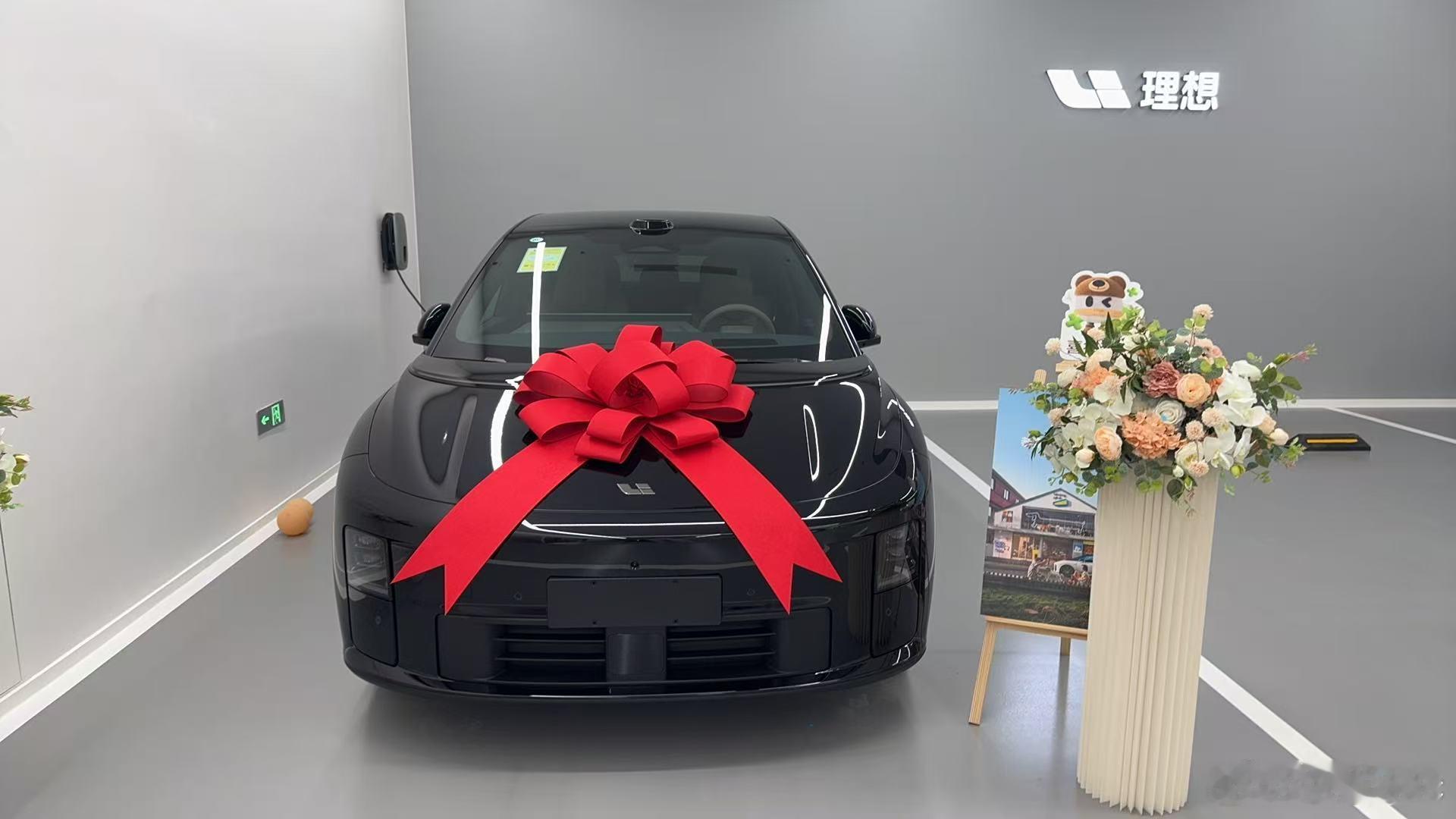 第一次远程提车[喵喵]（图二我自己ps的），下周末回成都跑赛道顺便接车，看看这个