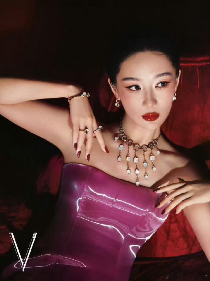 杨紫V中文版金九封面！ 