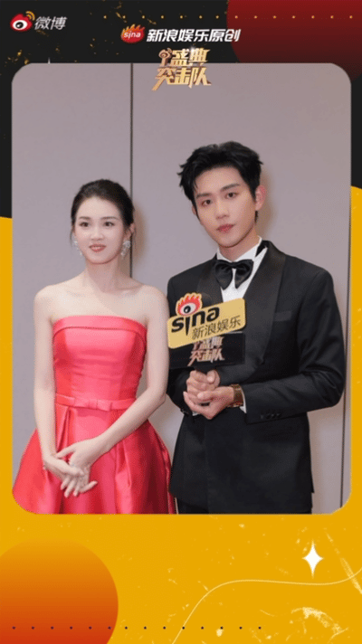 白方文说见到郭宇欣就想笑郭宇欣白方文现场约铁锅炖 玩五连拍，俩人各摆各的搞怪造型