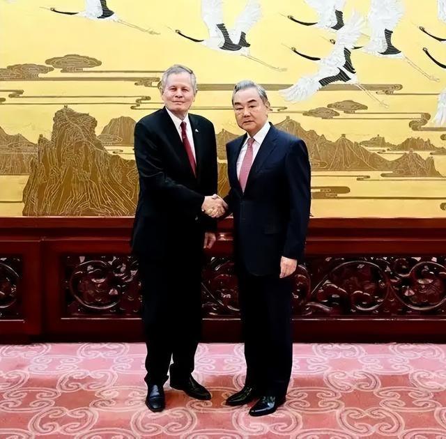 5月7日，北京迎来美国国会两党议员戴安斯一行，多位中方高层亲自接见。
据悉，戴安
