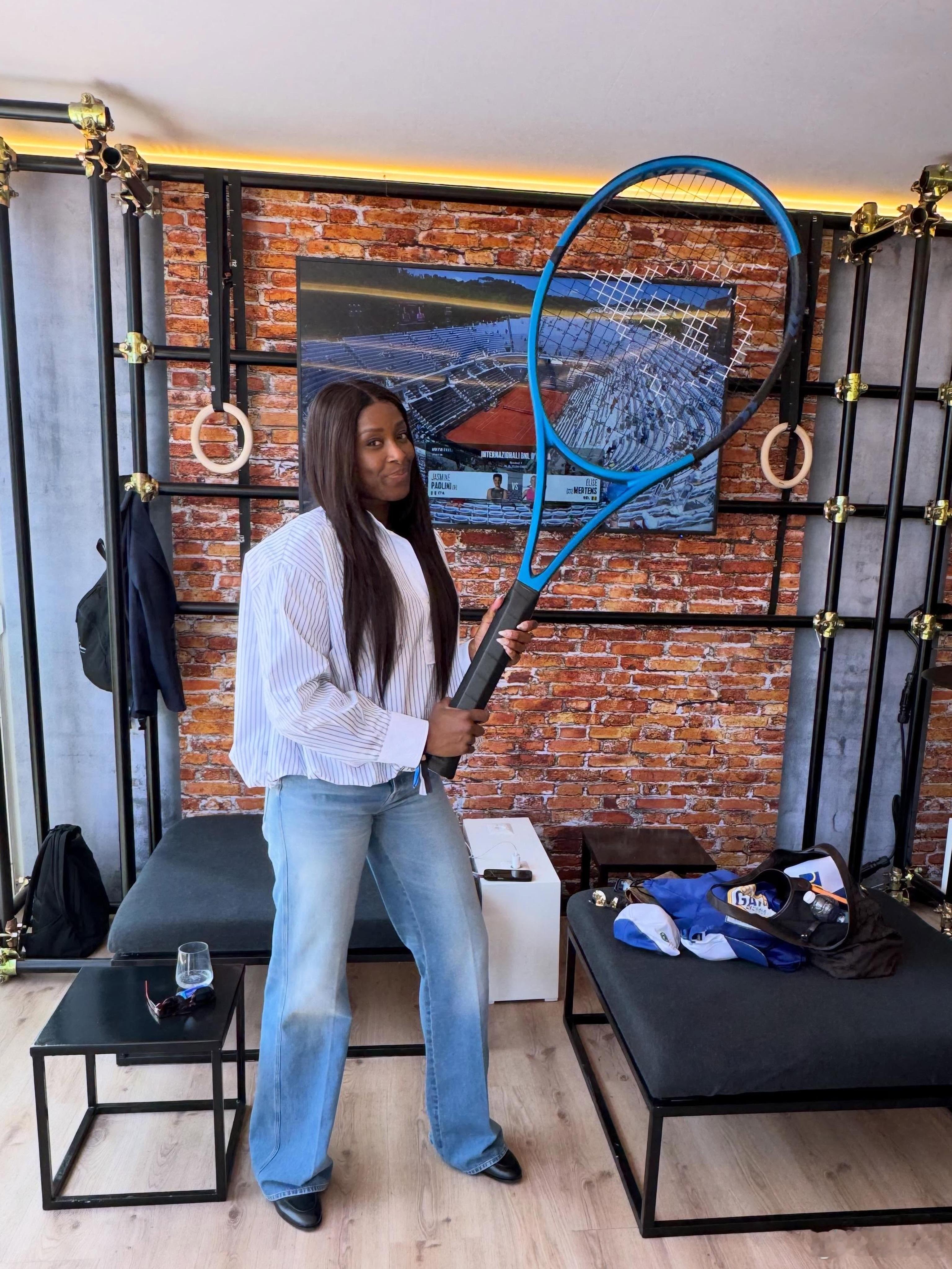 国际排坛动态哈哈，意甲女排联赛官方号：塞拉准备好扣杀了吗？ 🎾💥🏐从出战网