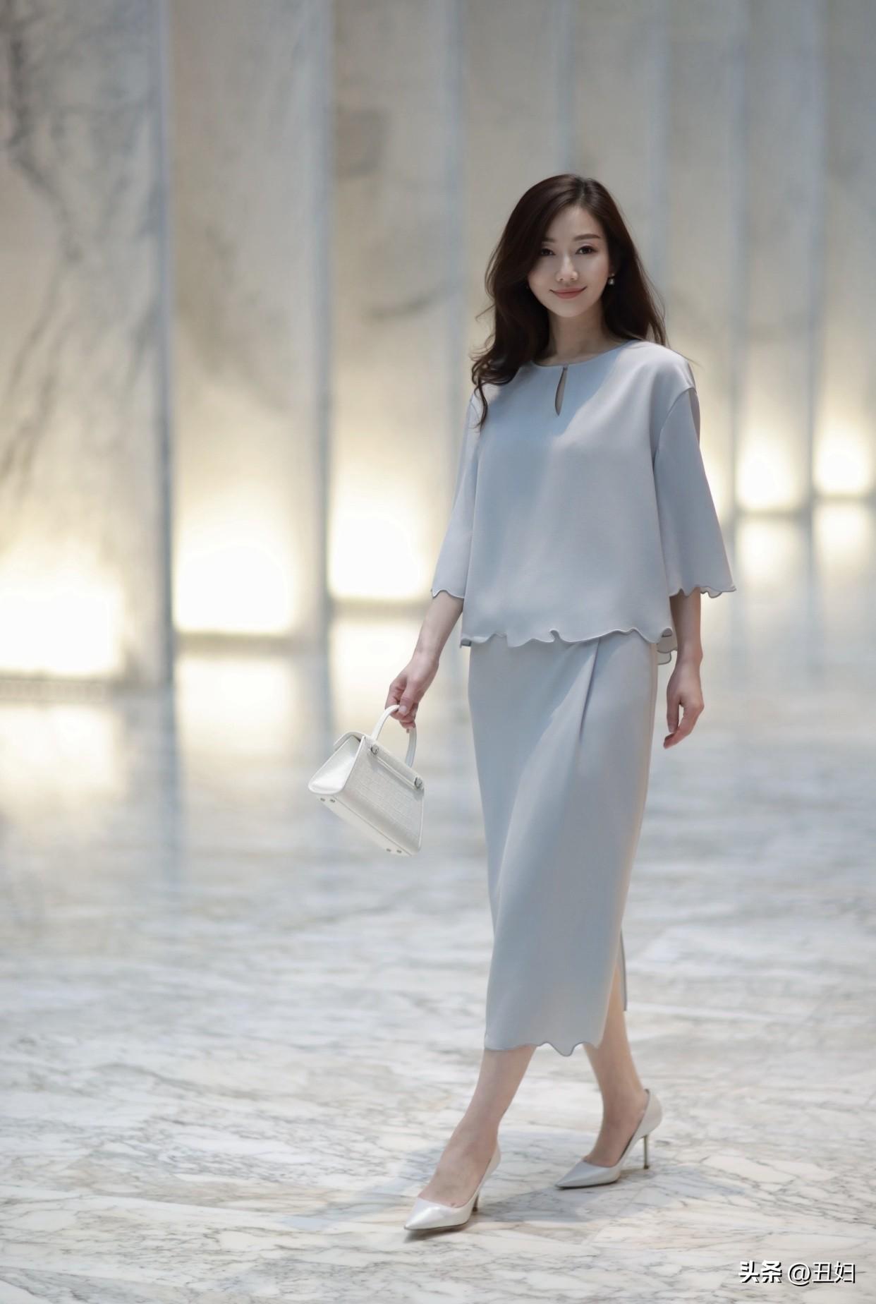 靓女的优美影像分享分享一组靓女的优美影像，真的太养眼了！画面里的靓女穿着简约的白