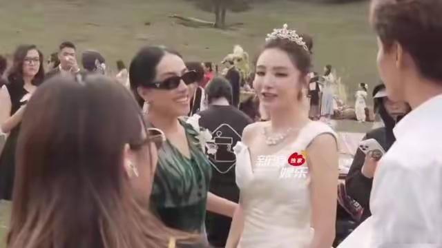 马天宇出席姜潮麦迪娜婚礼姜潮麦迪娜终于补办婚礼啦🥳婚礼选址新疆，整场布置满满当