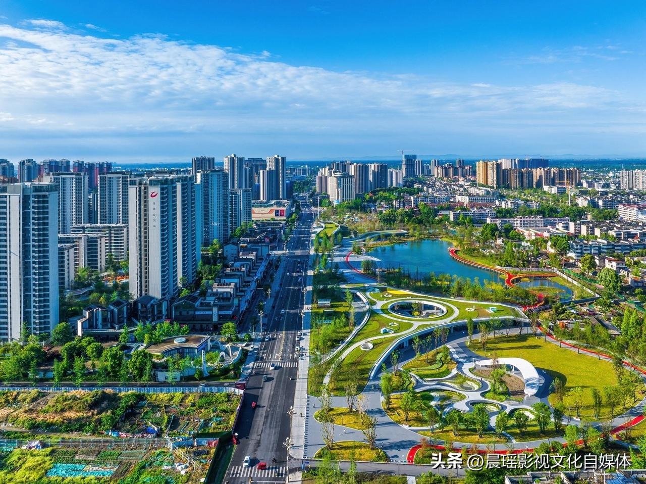 成都西边，崇州正迎来强势起飞！这座西部新城正加速构建“铁、公、水、空”四位一体的