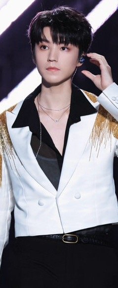 徐洁儿感谢小凯弟弟徐洁儿叫王俊凯小凯弟弟 从戏里的正邪较量到戏外的暖心守护，王俊