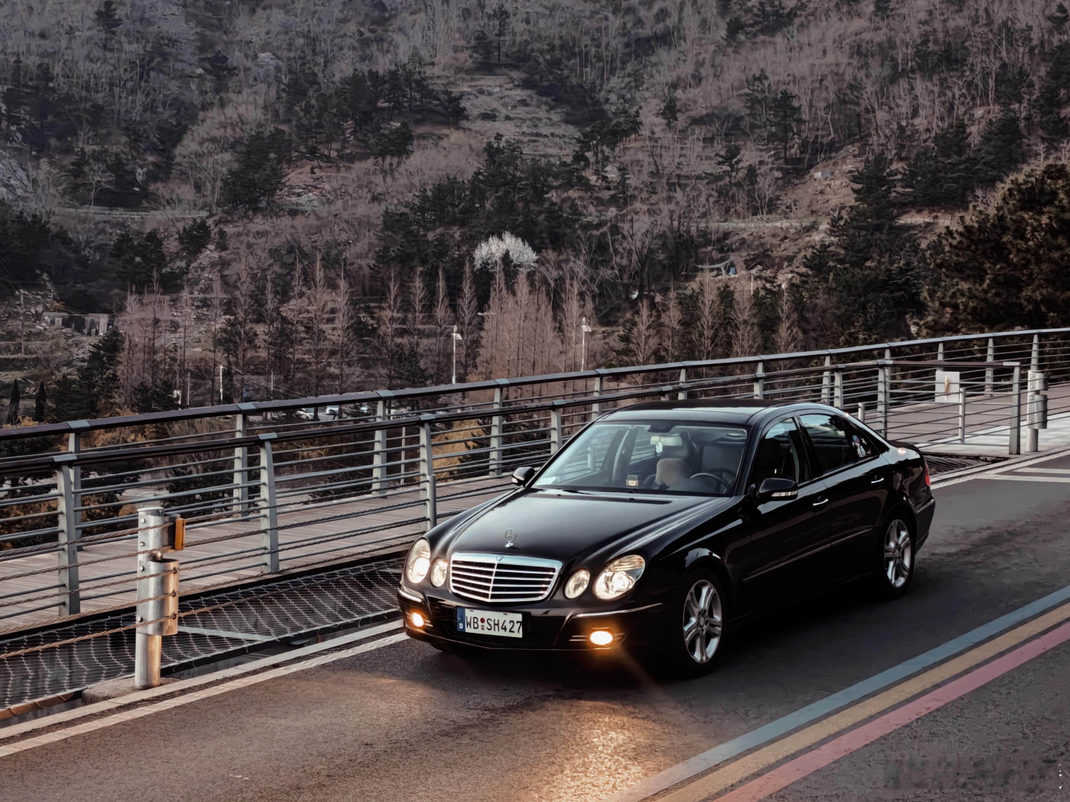 说个好玩的事情，办公室有个伙计的车是我们公司排量最大的，以前加油只加中石化。油价