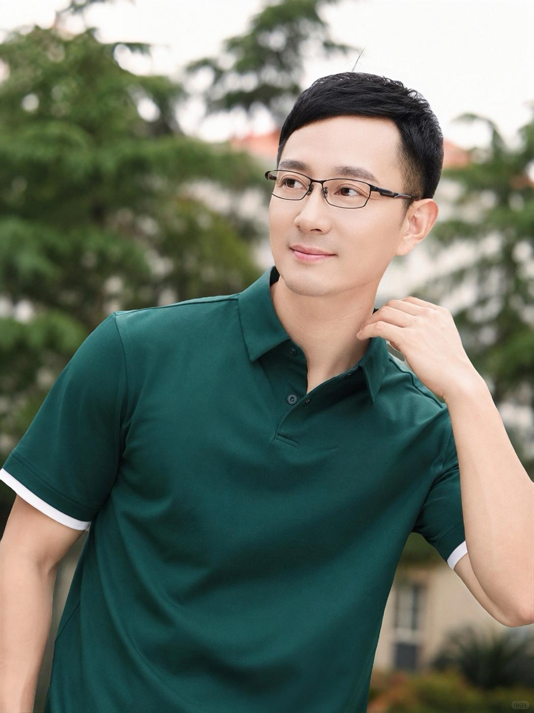 唐加文，笔名金观平，是一位知名的经济学者、财经评论人。

【基本信息与背景】
