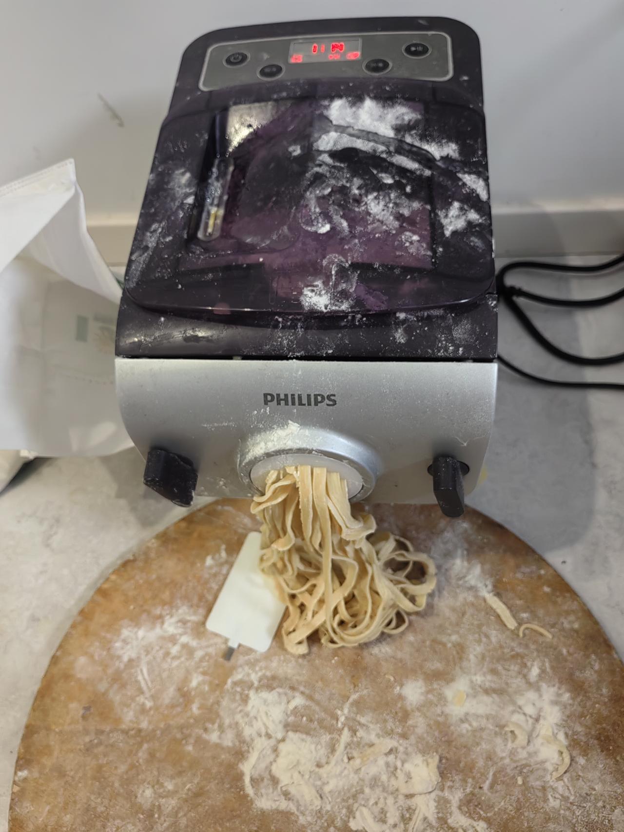[呲牙][呲牙][呲牙]我可以出师了，可以出摊卖面条了。
     原来面条机不