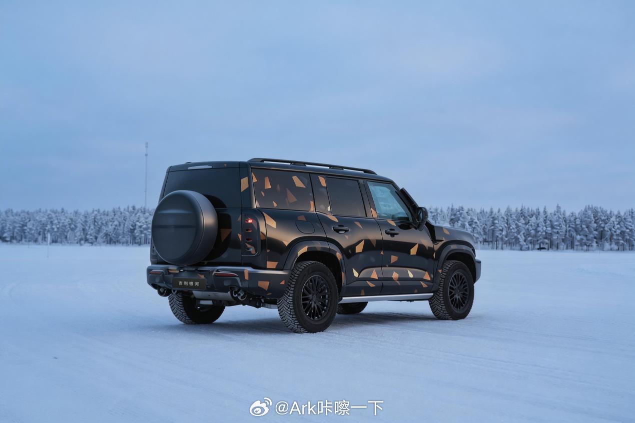 吉利银河战舰今年也要上市了，这应该是吉利旗下第一款硬派SUV，也还是路虎卫士那种