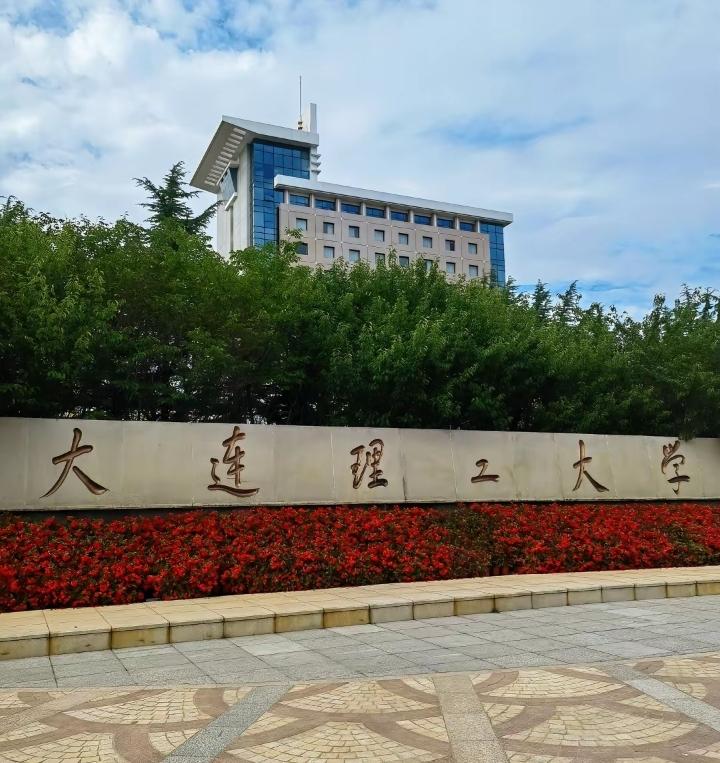 一个工科专业对接一个头部企业！
大连理工的“产教融合”模式，
竟培养出这么多顶尖