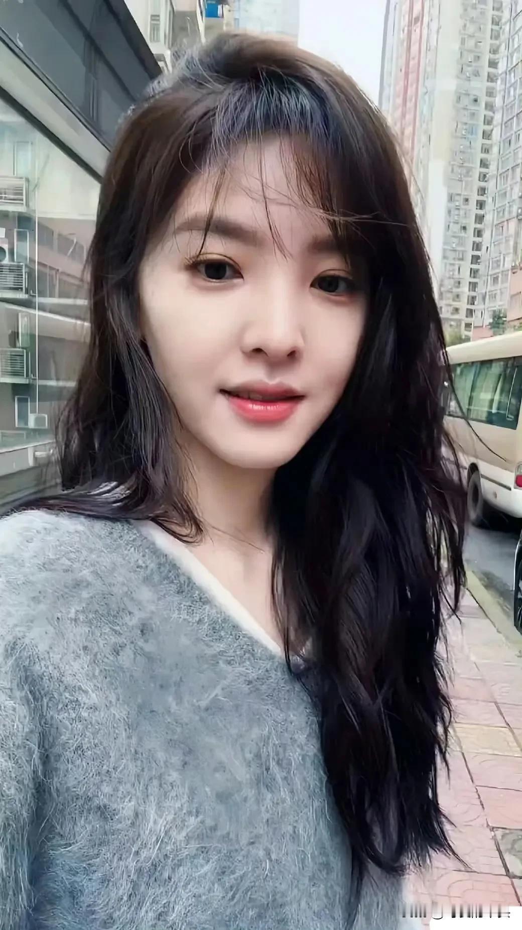 章若楠也太可爱了吧？樱桃小嘴的章若楠绝美