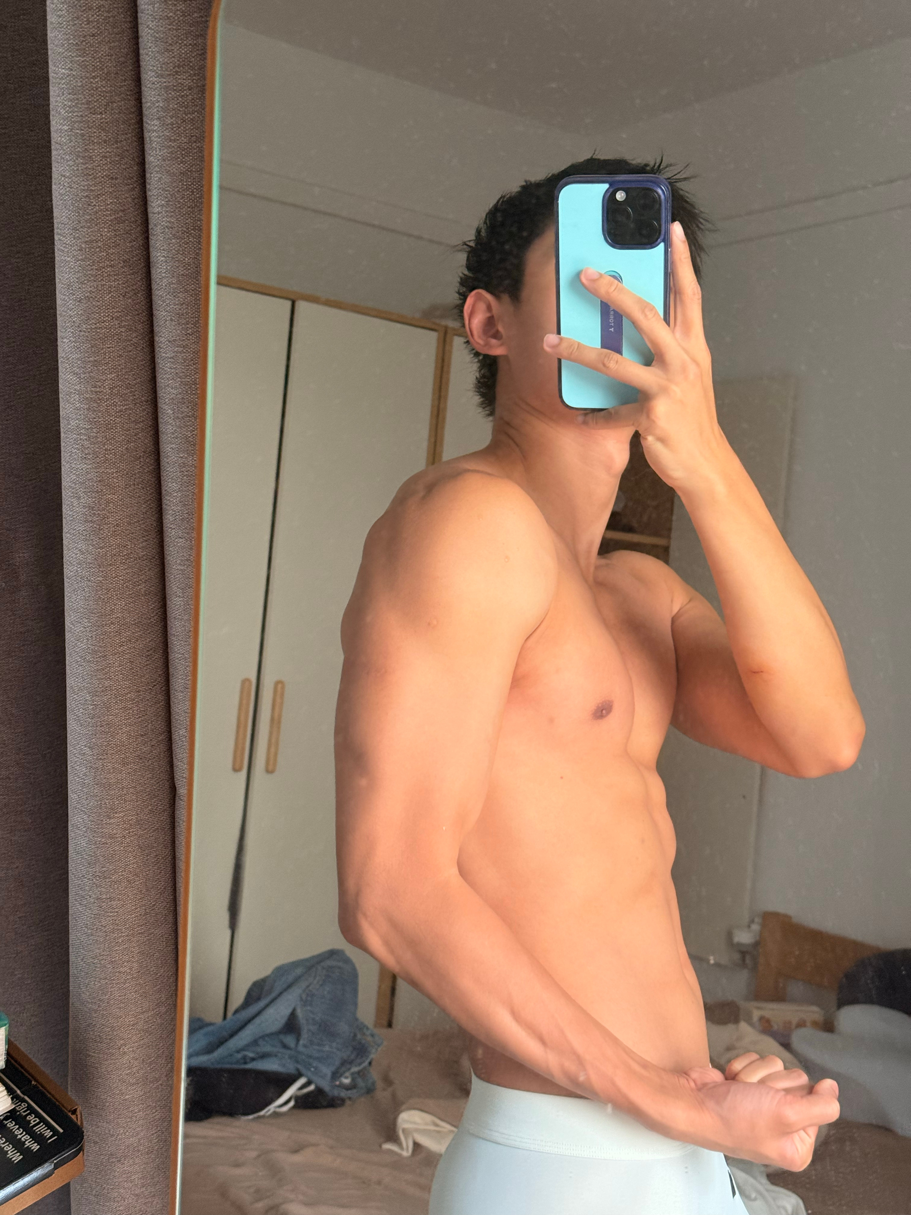 肌肉猛男 ​​​