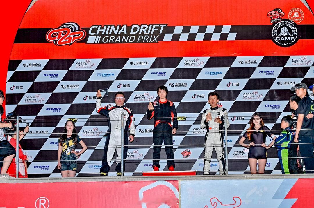 周末的CDGP 中国漂移锦标赛最终只拿了AM组第四回合追走季军，单走冠军，因为4