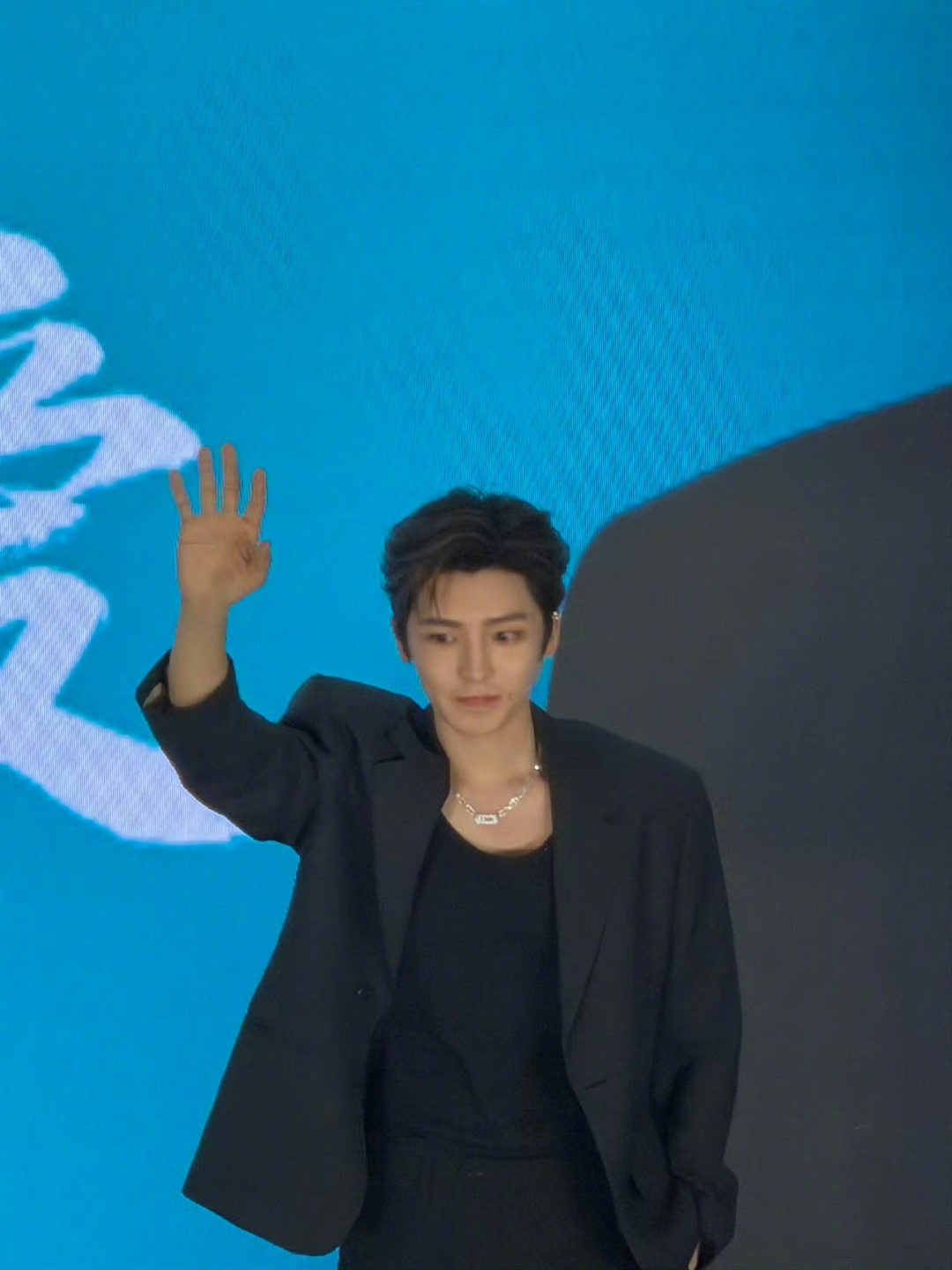 侯明昊北京活动线下人气侯明昊北京直播路透 侯明昊今日北京线下活动，现场好大的尖叫