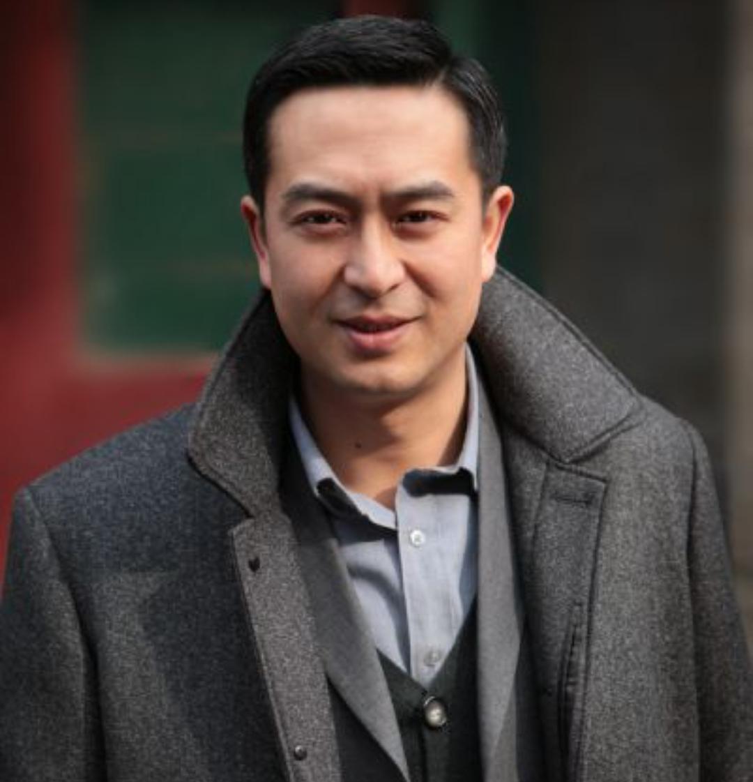 《主角》张嘉益又带着“儿子”演新剧，15岁的他长得越来越帅气
娱乐