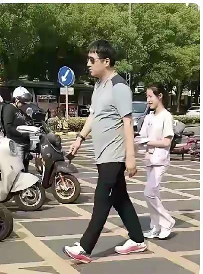 武亮临危受命接替峰哥不容易！

每个人都有成长的过程，尤其是张老师的接班人有多难