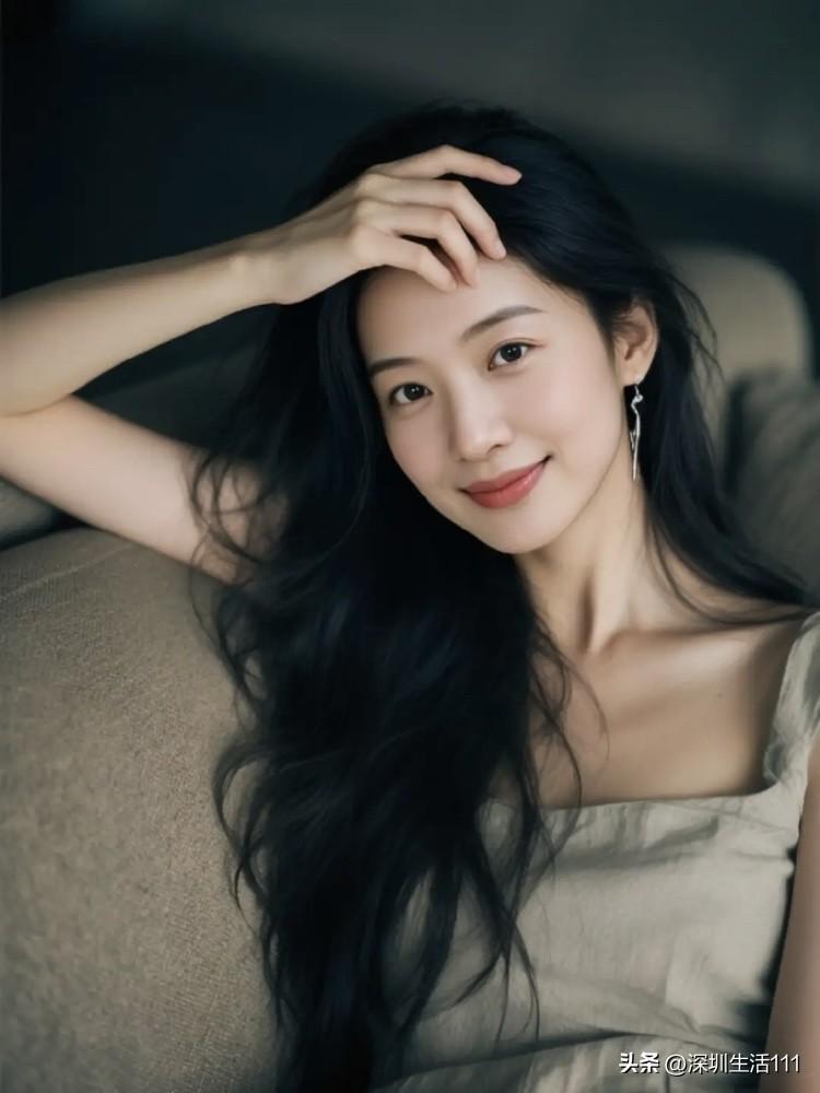 真是很无语！

小区里有一位男邻居，98年的，比我小8岁，已婚，他老婆我认识，偶