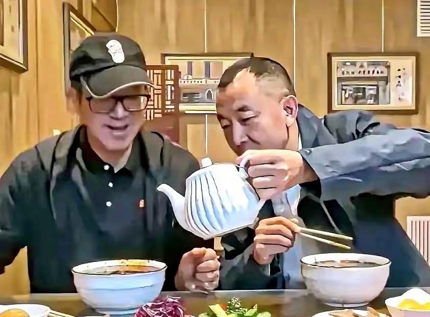 陈行甲跟俞敏洪走到一起，为了生活可以理解，可是除了俞敏洪就没有其它选择了嘛？这俞
