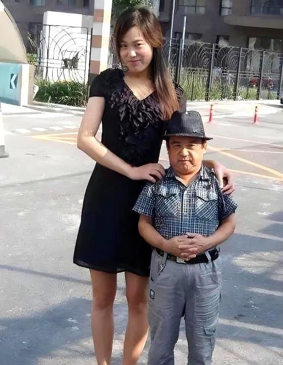身高1米28，照样活成了不少人够不到的样子。
陈三木这人，说白了就是把“先天短板